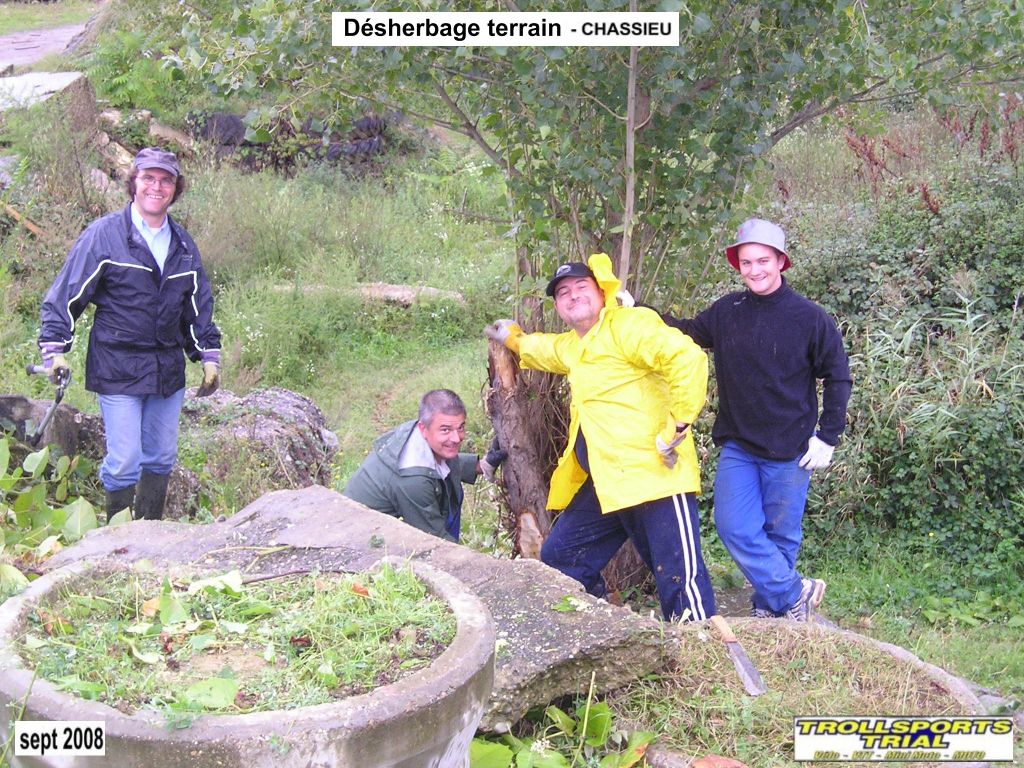 amitie/img/2008 09 desherbage terrain Chassieu 2.JPG